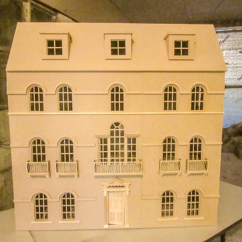 The Windsor House This Exquisitely luxurious Georgian mansion dolls house.