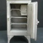 Refrigerator 1930-onwards DH233