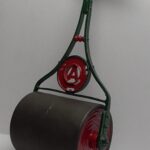 12th SCALE DOLLS HOUSE Metal Garden Roller   British made Top Quality item   JC14