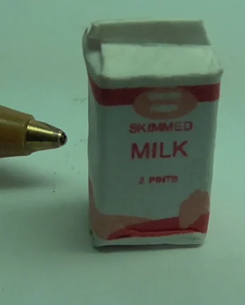 Carton of Skimmed Milk (Red)