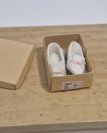 1:12th Scale Dolls House Miniatures, Ladies Shoes HD09