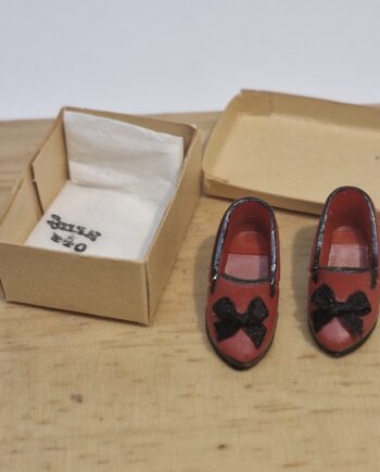 1:!2th Scale Dolls House Miniatures Ladies Shoes HD011