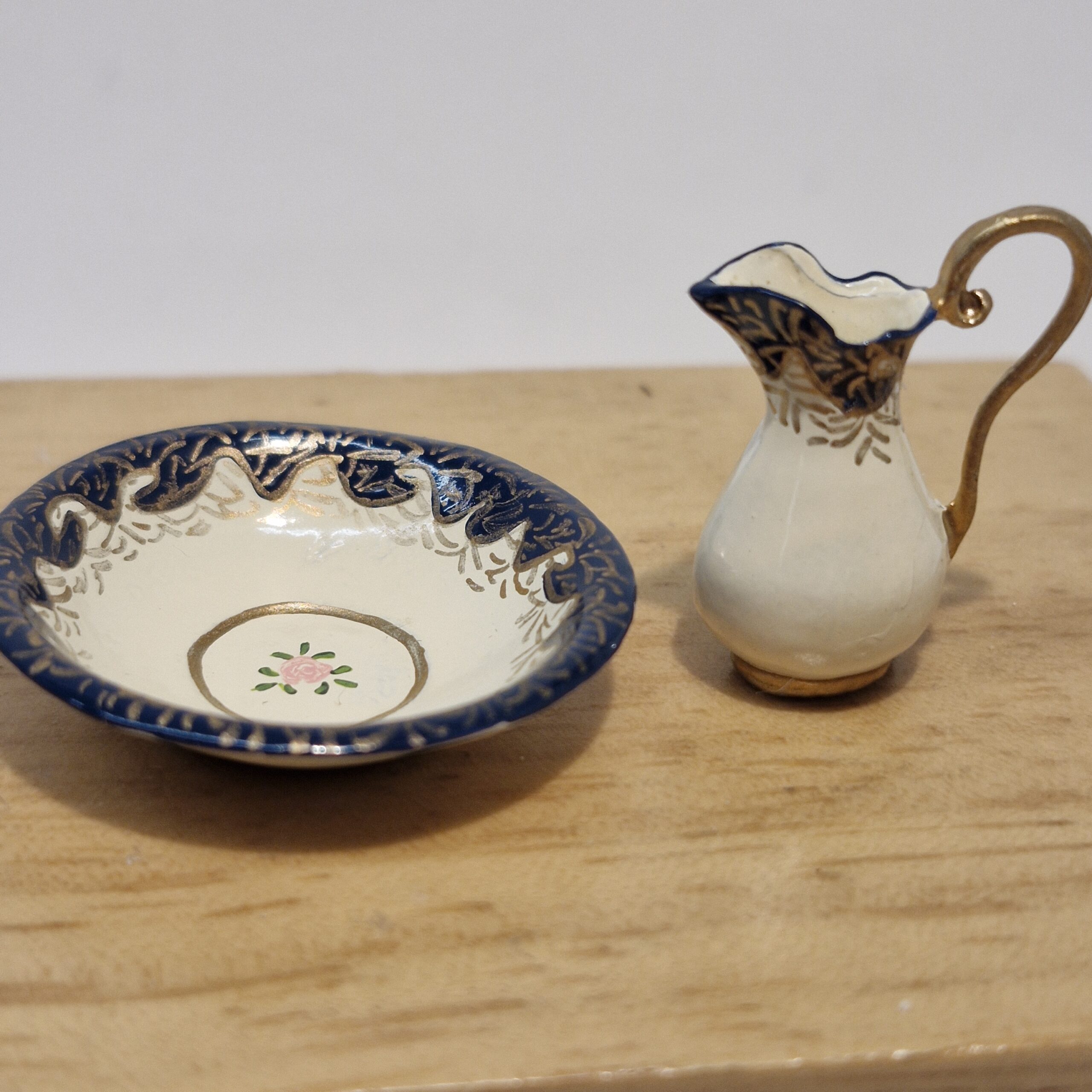12th scale Dolls House Hand Painted Jug and Bowl Victoria Fasken RA35