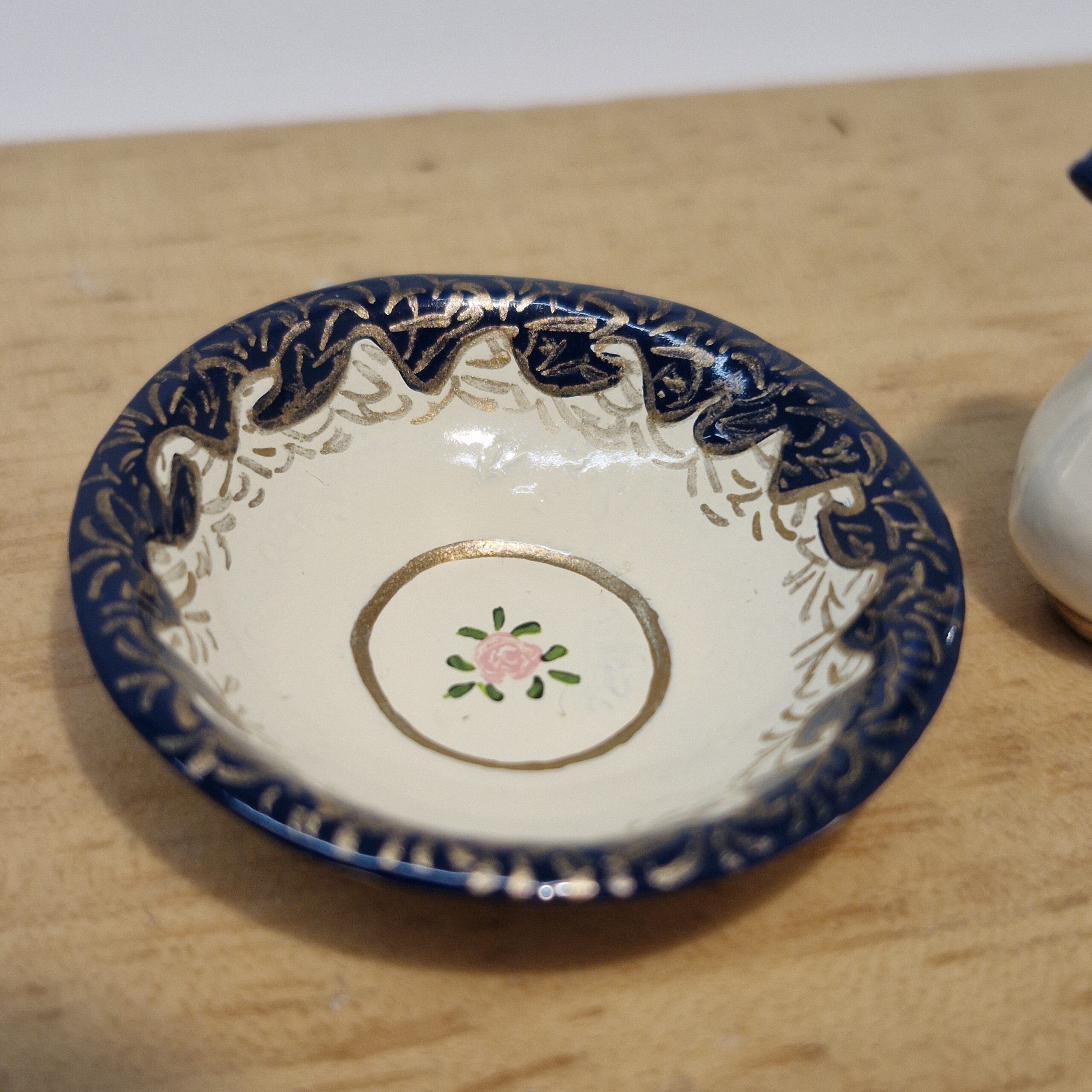 12th scale Dolls House Hand Painted Jug and Bowl Victoria Fasken RA35