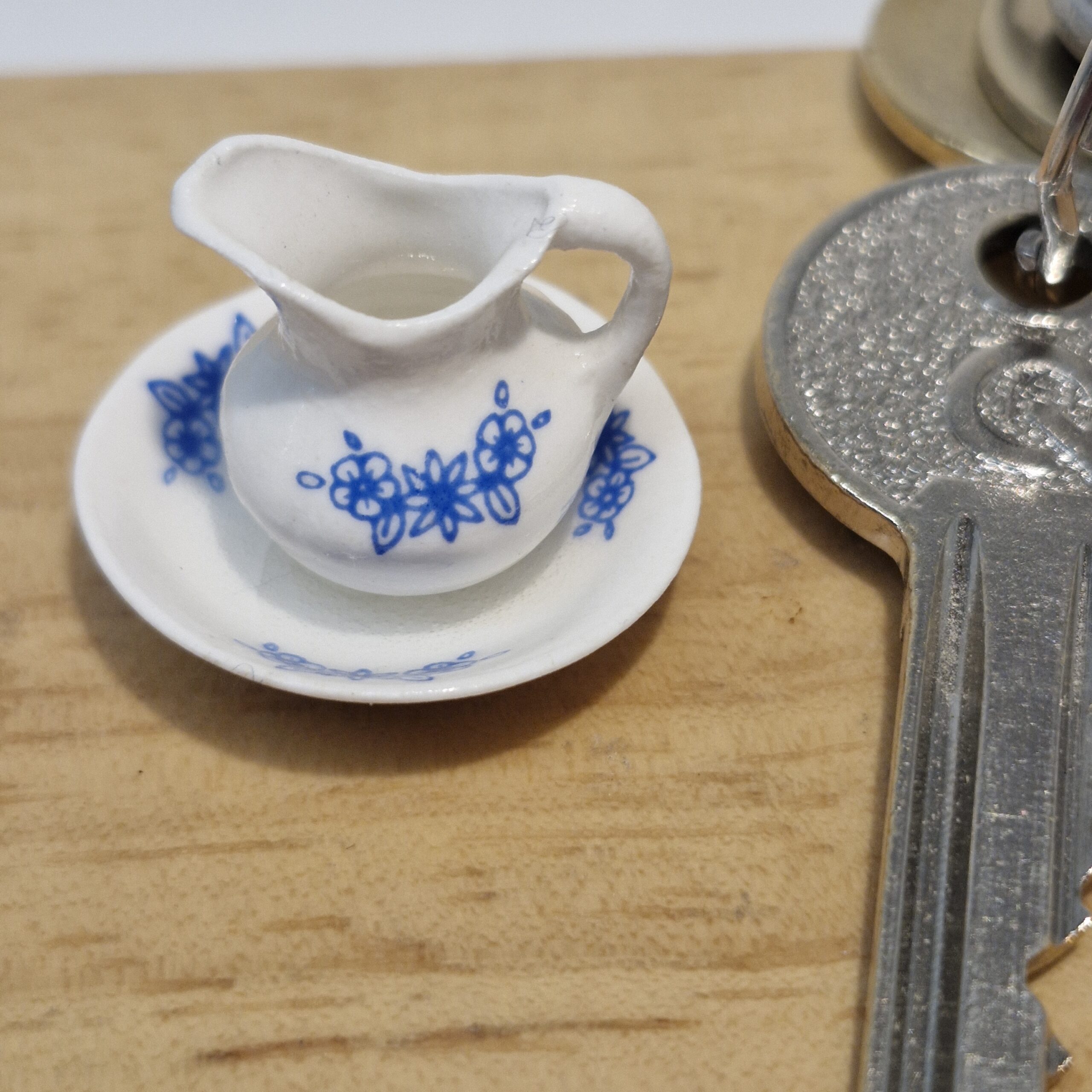 12th scale Dolls House Small Ceramic Jug and Bowl RA42