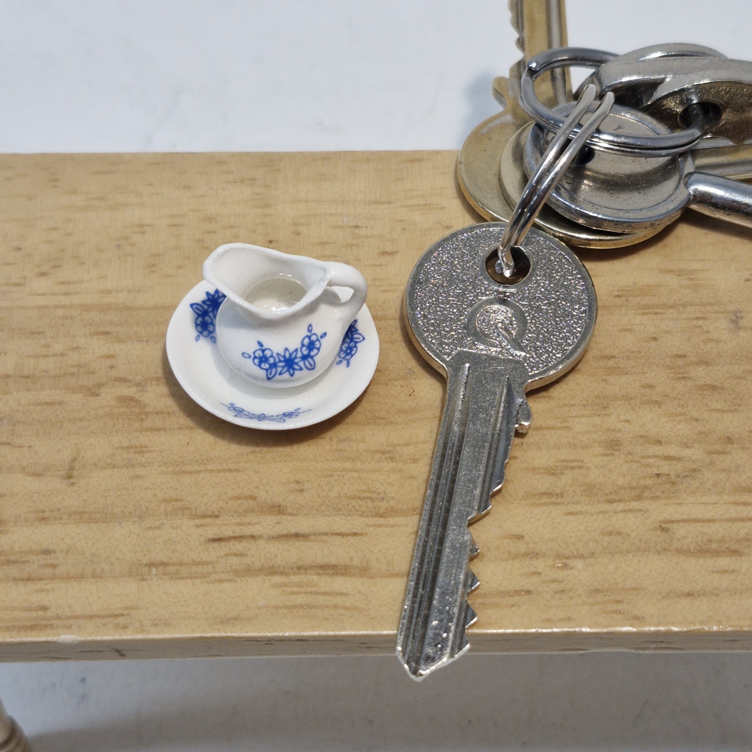 12th scale Dolls House Small Ceramic Jug and Bowl RA42