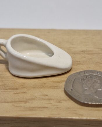 12th scale Dolls House   Ceramic Bed Pan     Quality      RA45