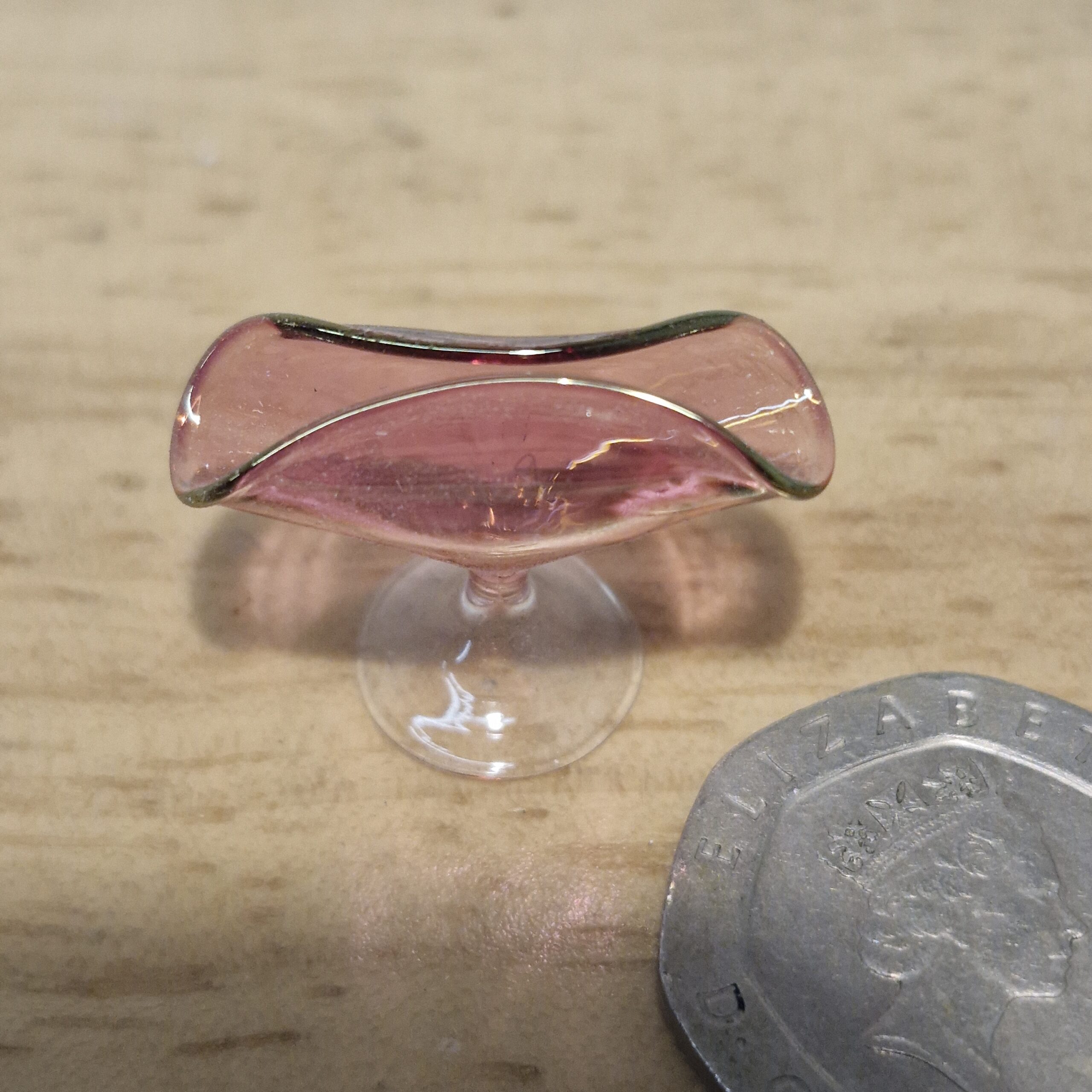 12th scale Dolls House Cranberry Glass Vase by Glass Craft RA47