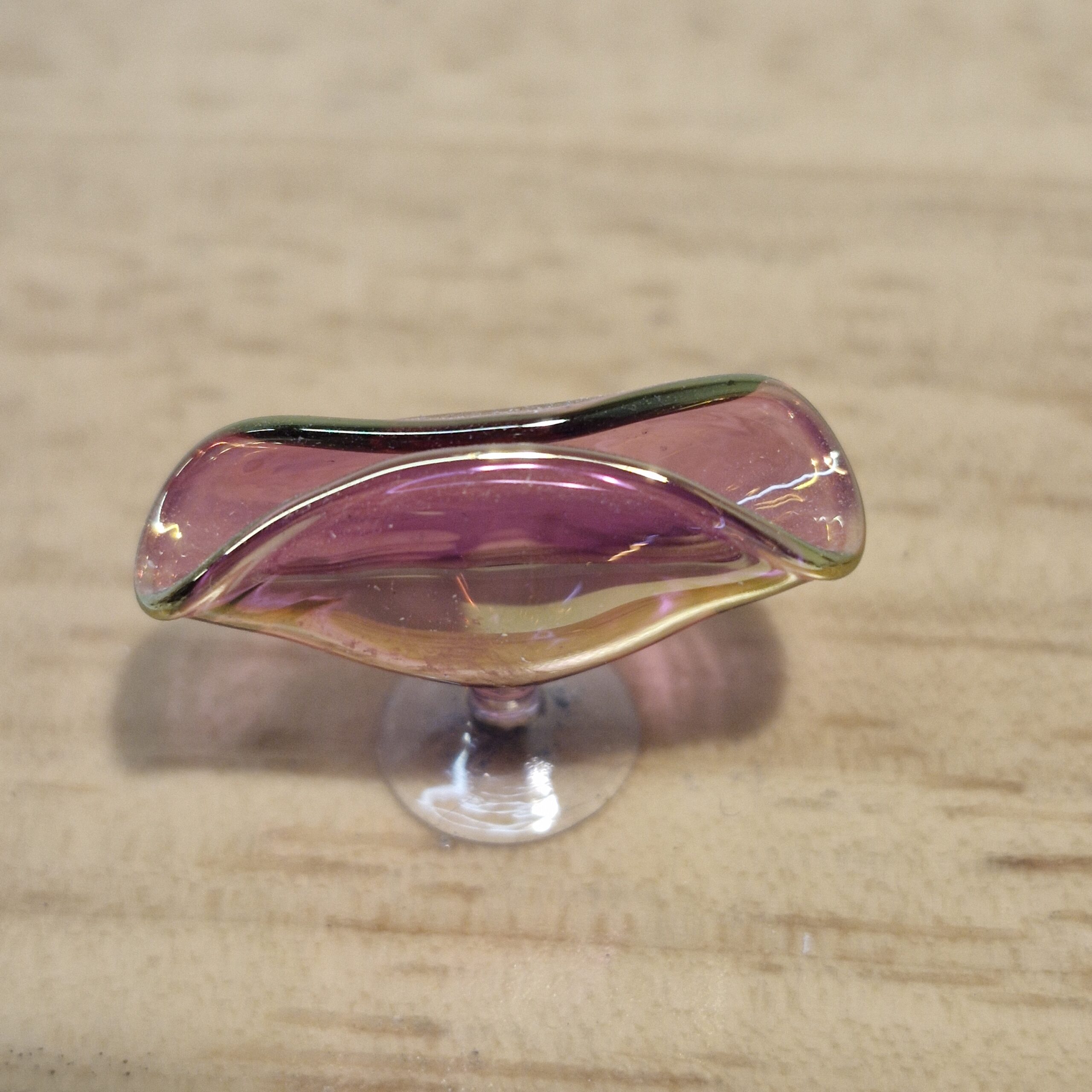 12th scale Dolls House Cranberry Glass Vase by Glass Craft RA47