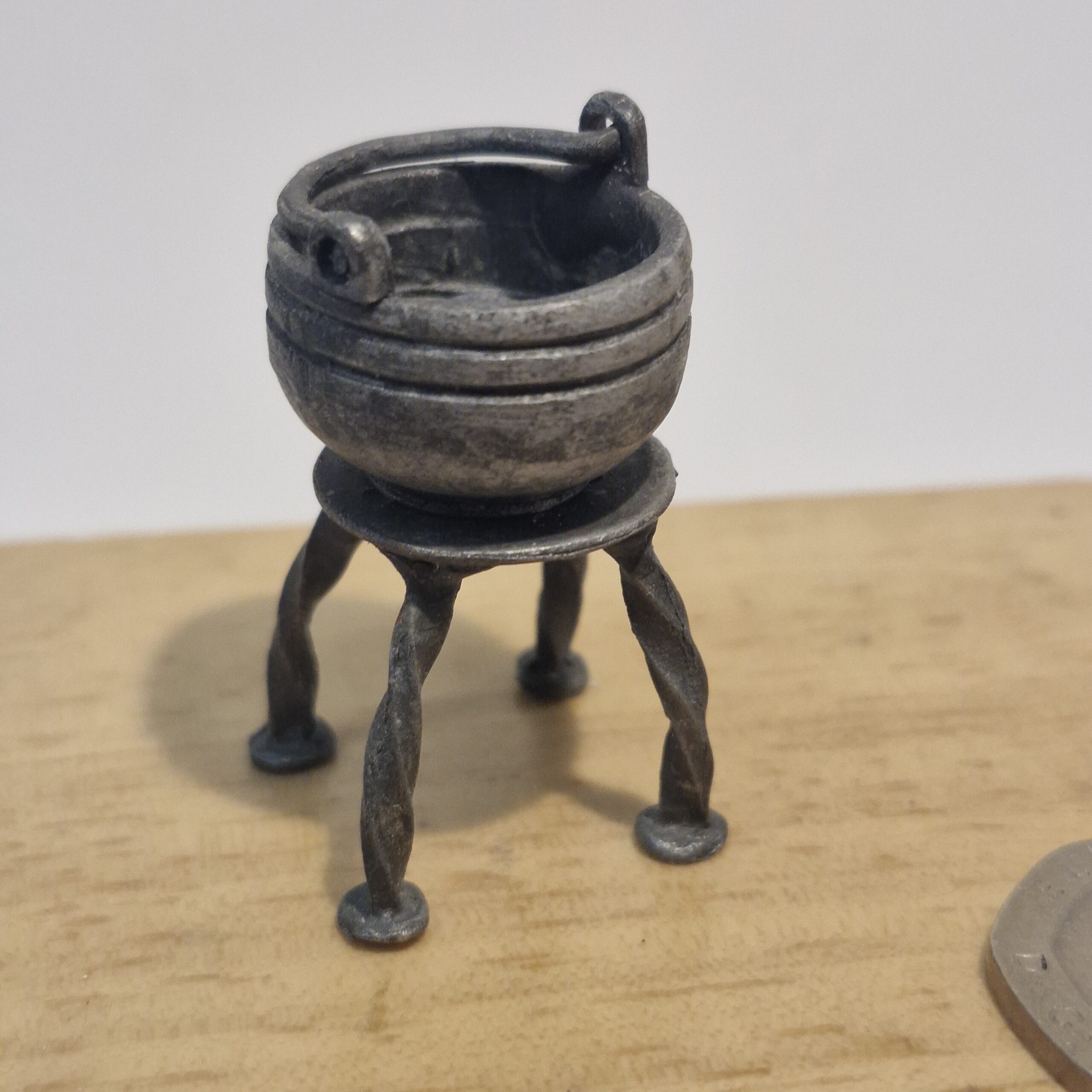 12th scale Dolls House Quality Small Cauldron on Stand Metal RB04