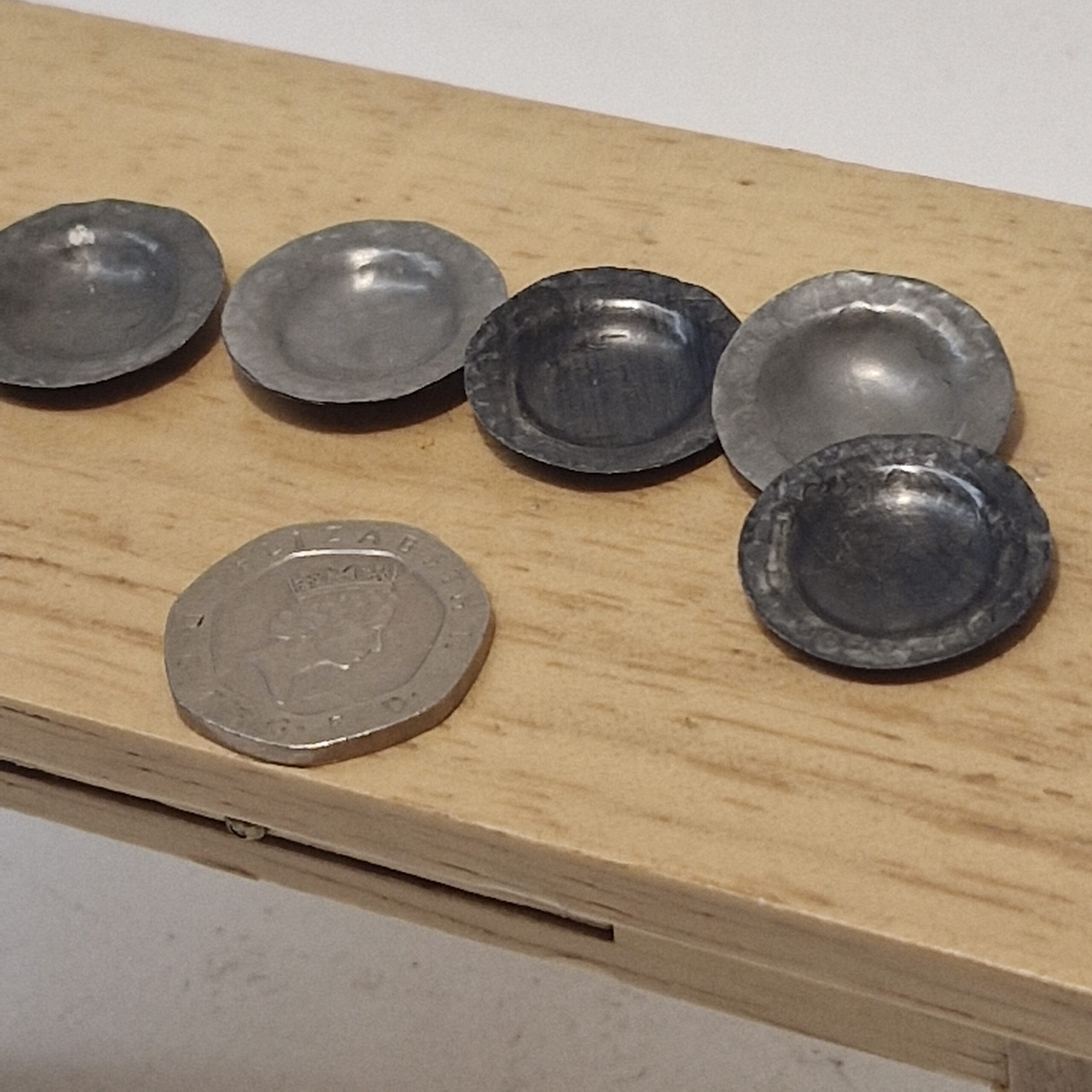 12th scale Dolls House miniatures set of 6 Metal Plates medieval RB14