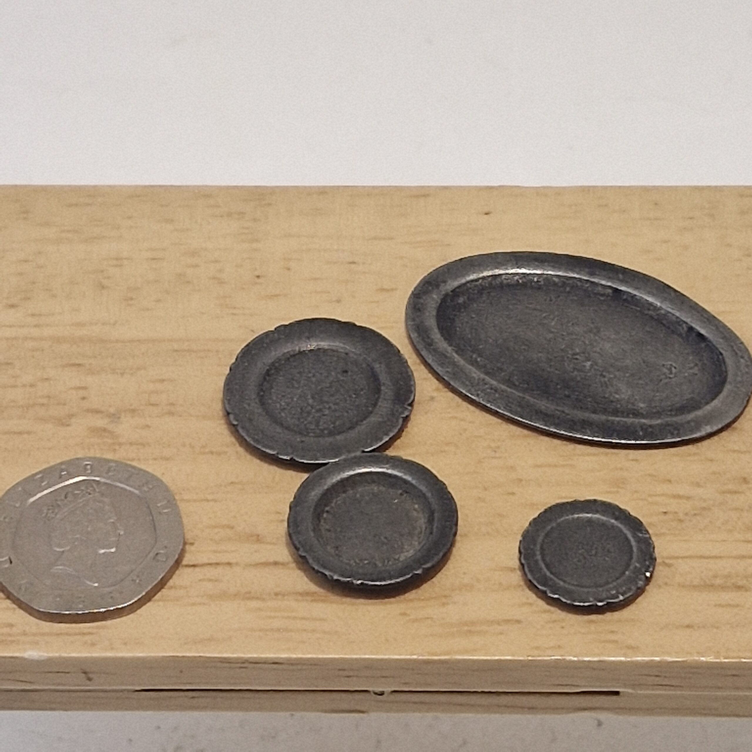 12th scale Dolls House Set of 4 Metal Plates Medieval RB15