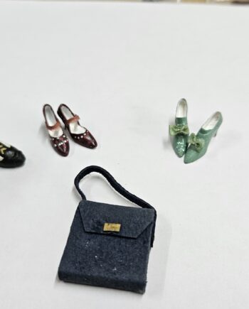 Set of Dolls House Accessories - HD42