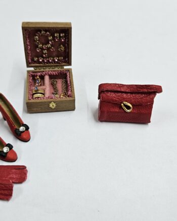 Set of Dolls House Accessories - HD50a