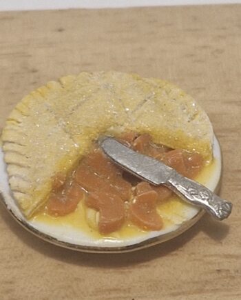 12th scale Dolls House Miniature Fruit Pie Open   RD08