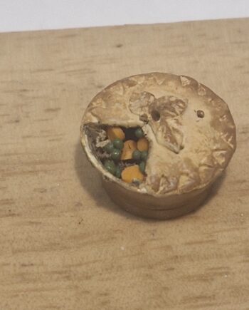 12th scale Dolls House Miniature Round Meat  Pie Open   RD11