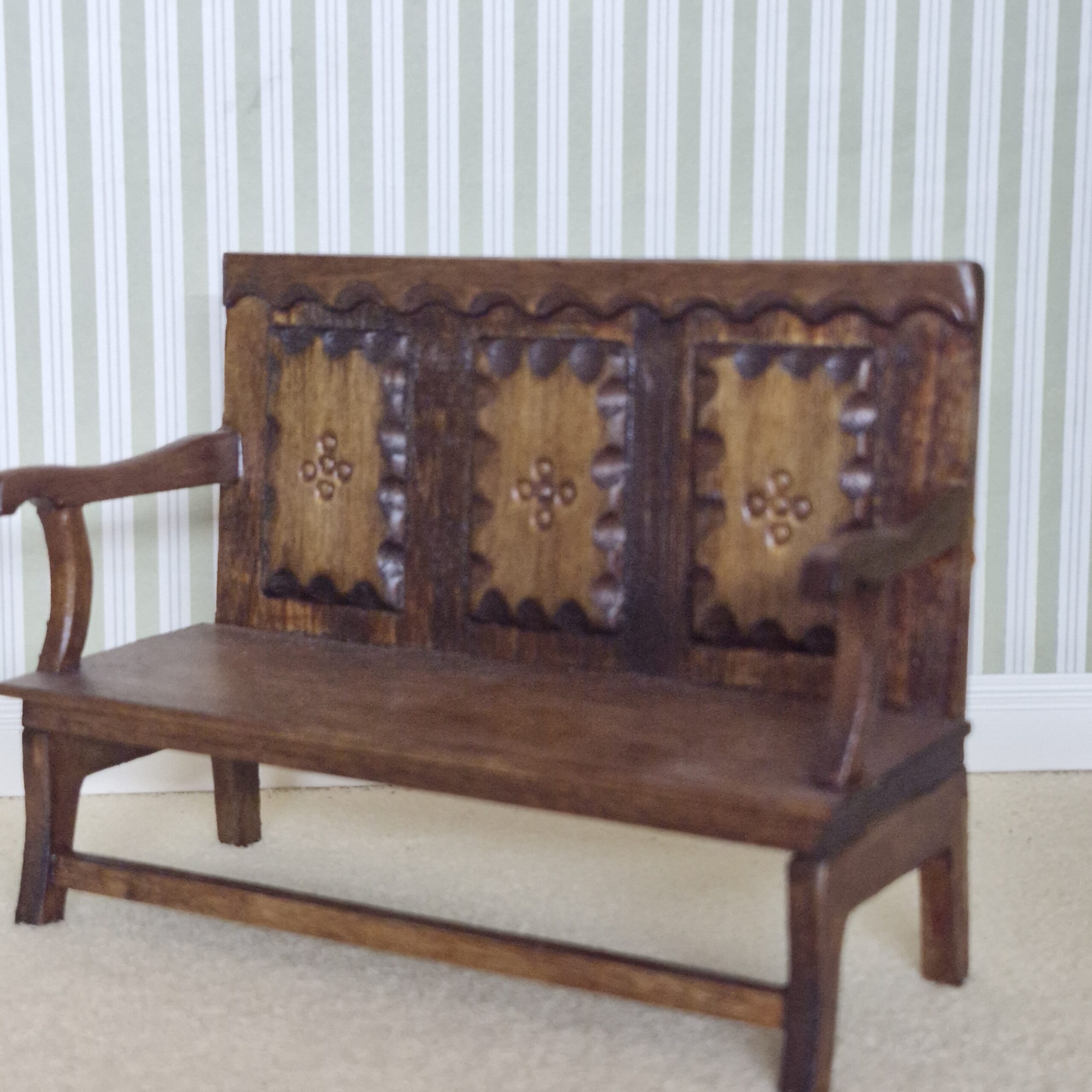 1:12th Scale, Dolls House, Furniture, Settle . Artisan Made QU02