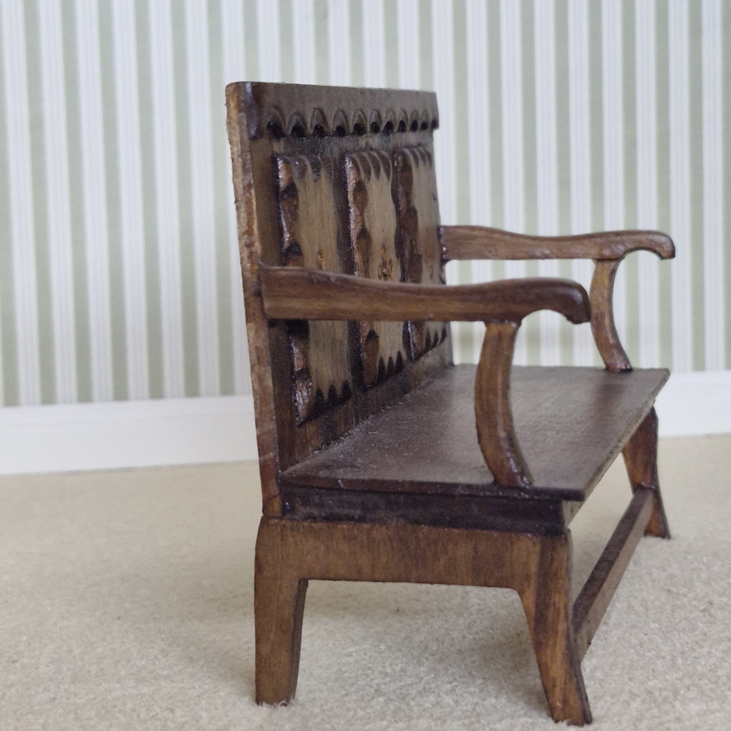 1:12th Scale, Dolls House, Furniture, Settle . Artisan Made QU02