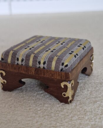 1:12th Scale, Dolls House, Furniture, Foot Stool   Artisan made  QU15a