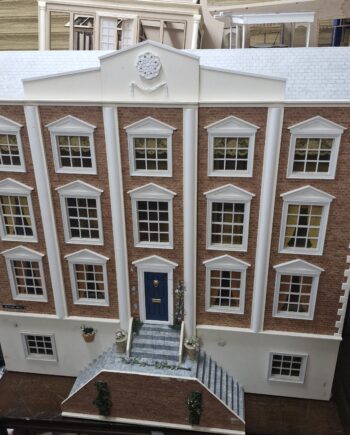 12th scale Priory Dolls House Ready made, working lights  RBR06b