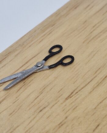 1/12th scale Doll House, Black handle Scissors   British made   AHE27