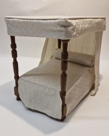 1/12th Scale Dolls House 4 Poster bed   British made  RE86