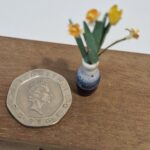 1/12th scale Doll House, Small Glass Vase with Flowers  Quality    BHE18