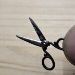 1/12th scale Doll House, Black handle Scissors British made AHE27
