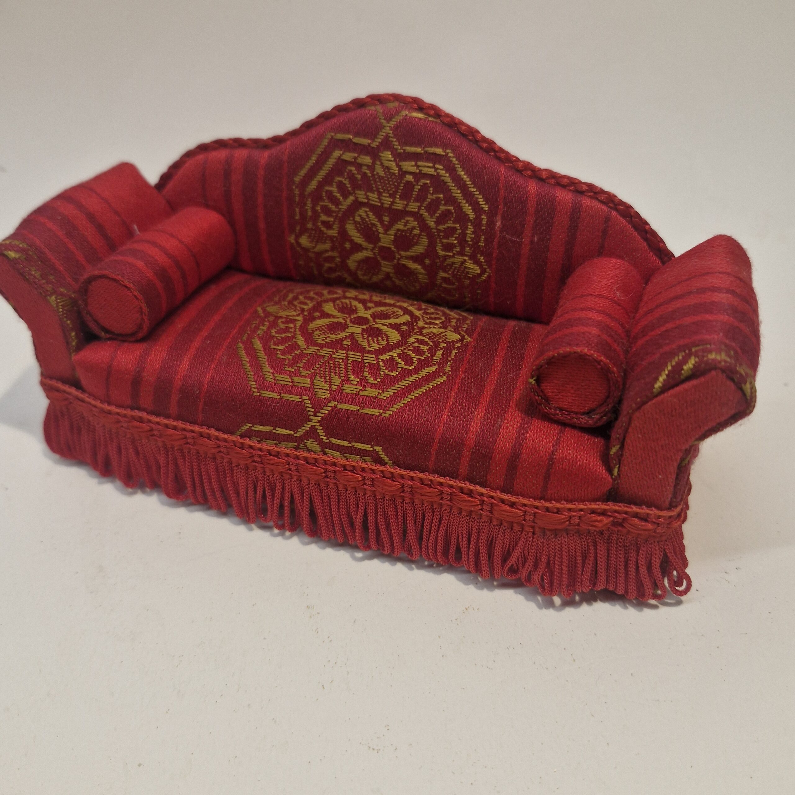 1:12th Dolls House Furniture, Red Sofa by Dolly Mixtures FHE09