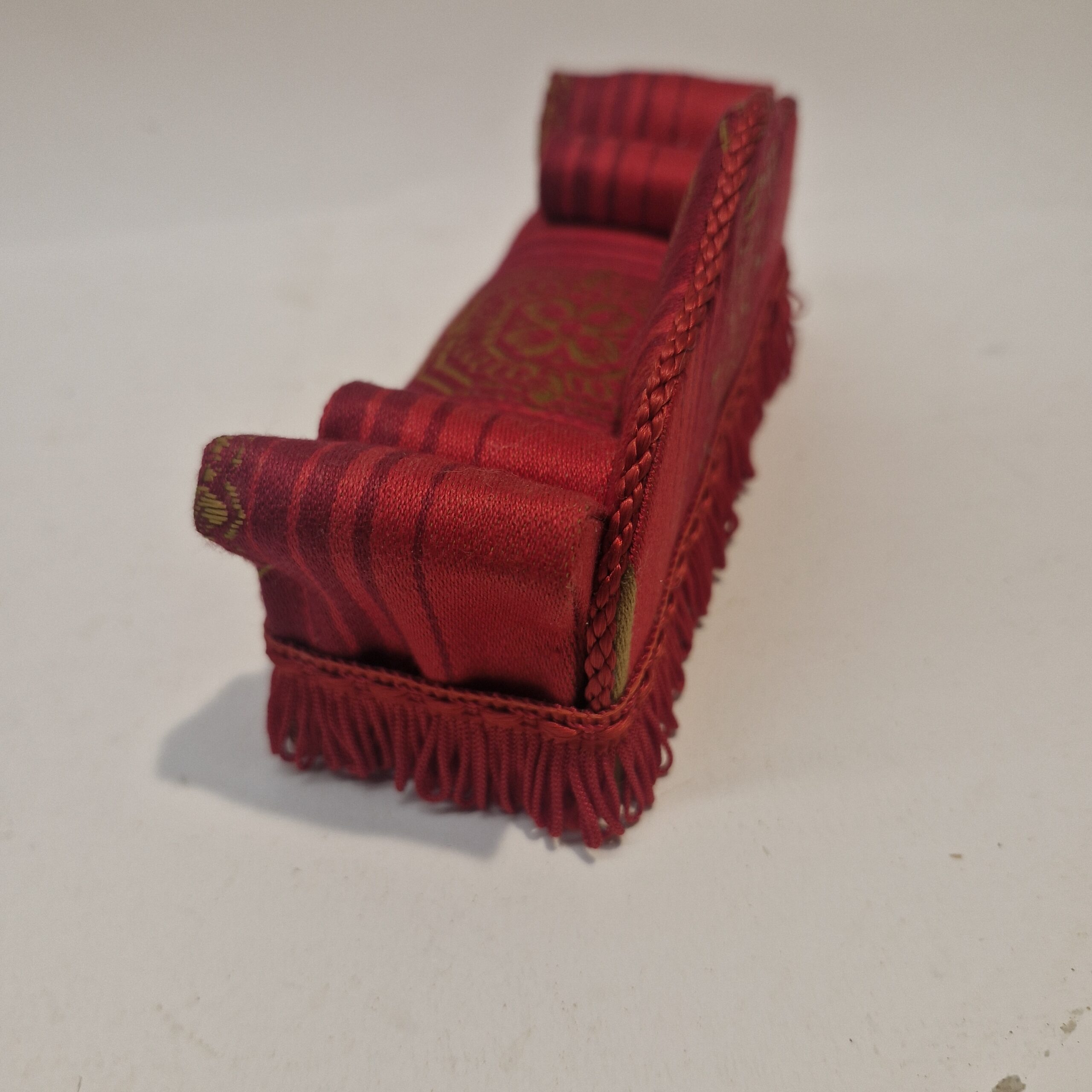 1:12th Dolls House Furniture, Red Sofa by Dolly Mixtures FHE09