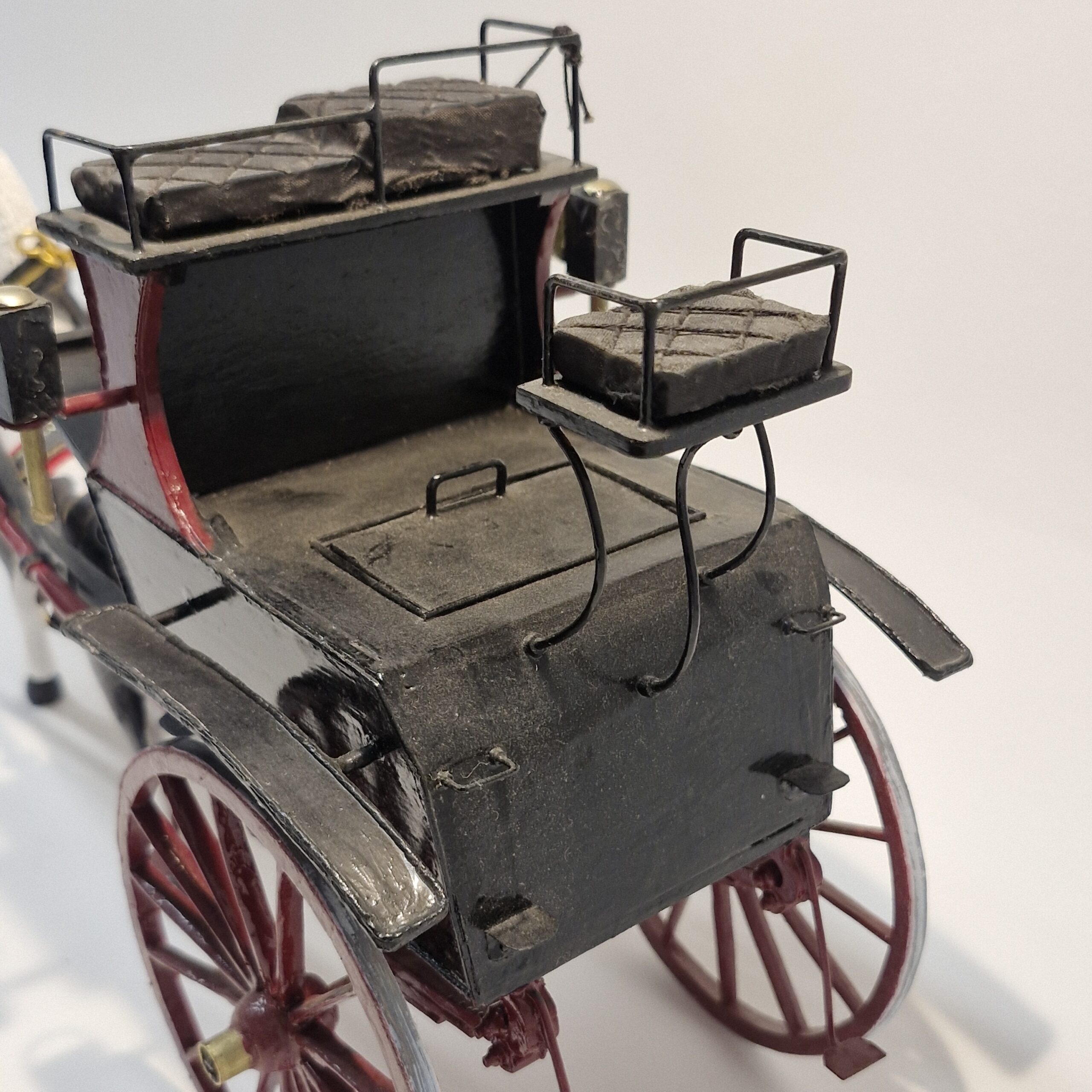 1:12th Dolls House Furniture, Horse and Carriage High Quality HC100