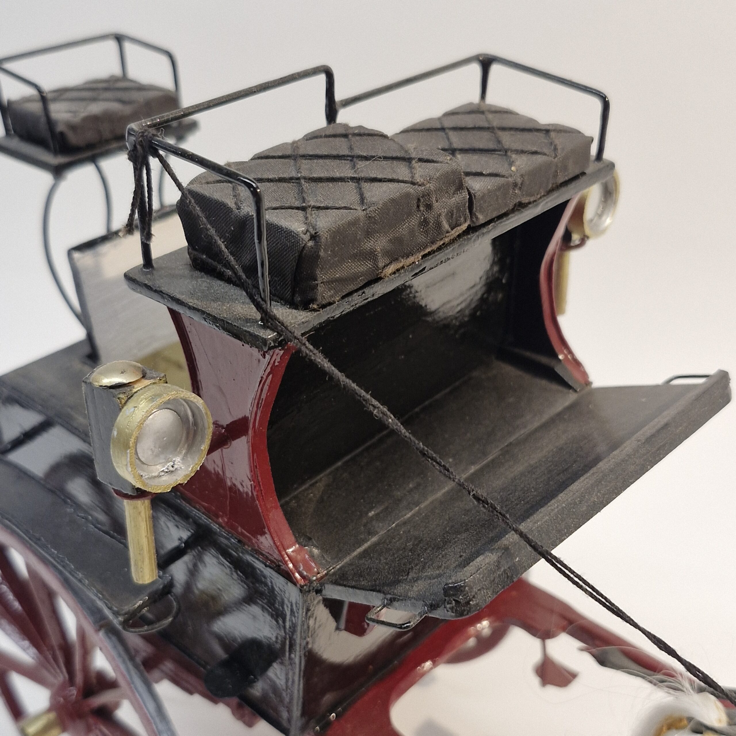 1:12th Dolls House Furniture, Horse and Carriage High Quality HC100