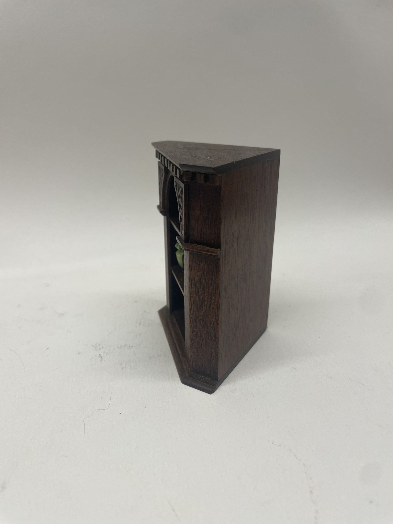 1:12th Scale Dolls House Furniture, Doug Wells- Corner Bookshelf DW01