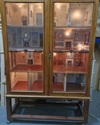 Dolls House Cabinet   Top Quality