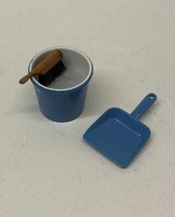 1:12th Scale Dolls House Accessories- Brush and Bucket, RF18