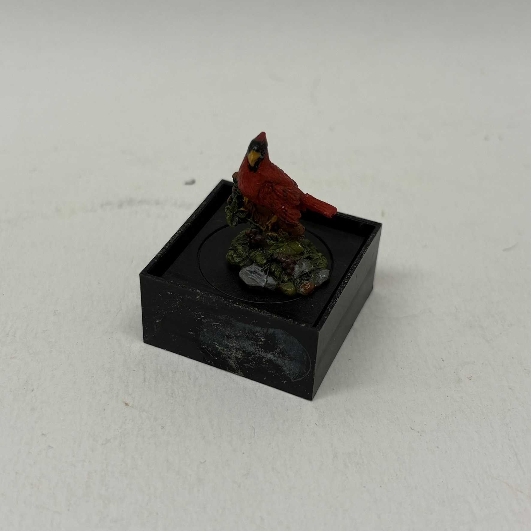 1/12th scale Dolls House Miniatures: Cardinal, PF01