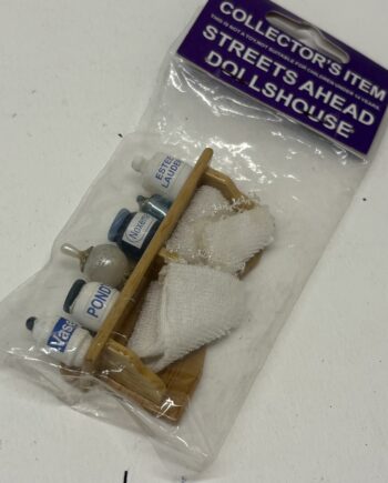 1/12th Scale, Dolls House Miniatures: Bathroom Shelf, PF29