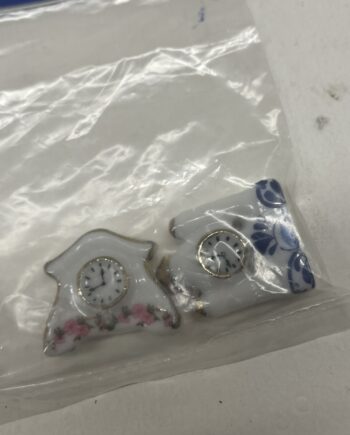 Doll House 12th Scale, Pretty Clocks, D3013a