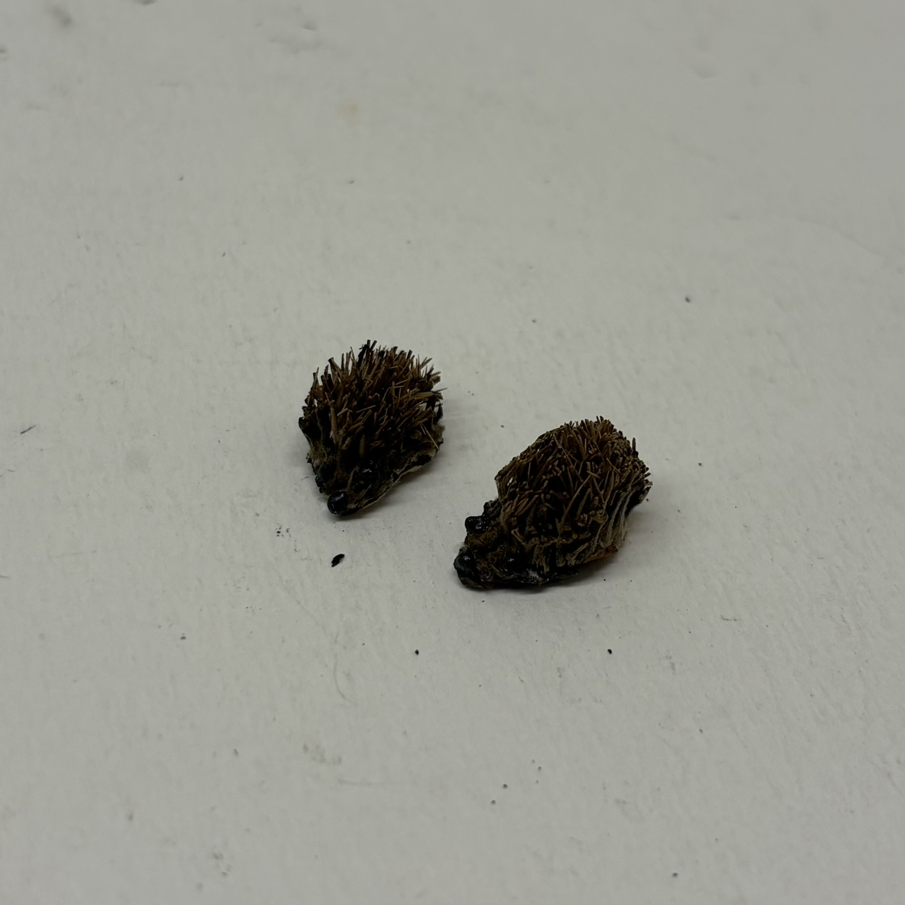 1/12th Scale, Dolls House Miniatures: Twin Hedgehogs, PF32