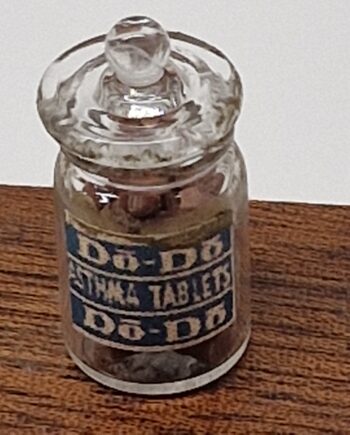 12th scale  Glass jar  British made    T18