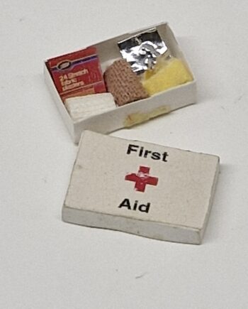 12th scale   First Aid Box    CHE42