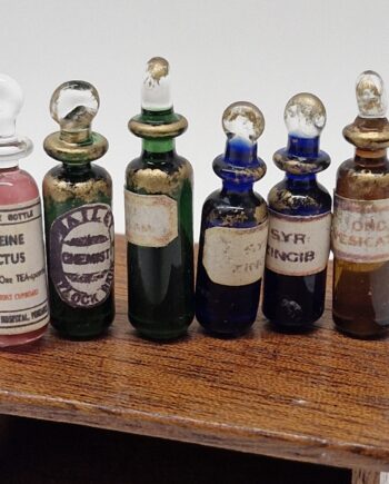 12th scale    set of 6 Chemist Bottles     T32