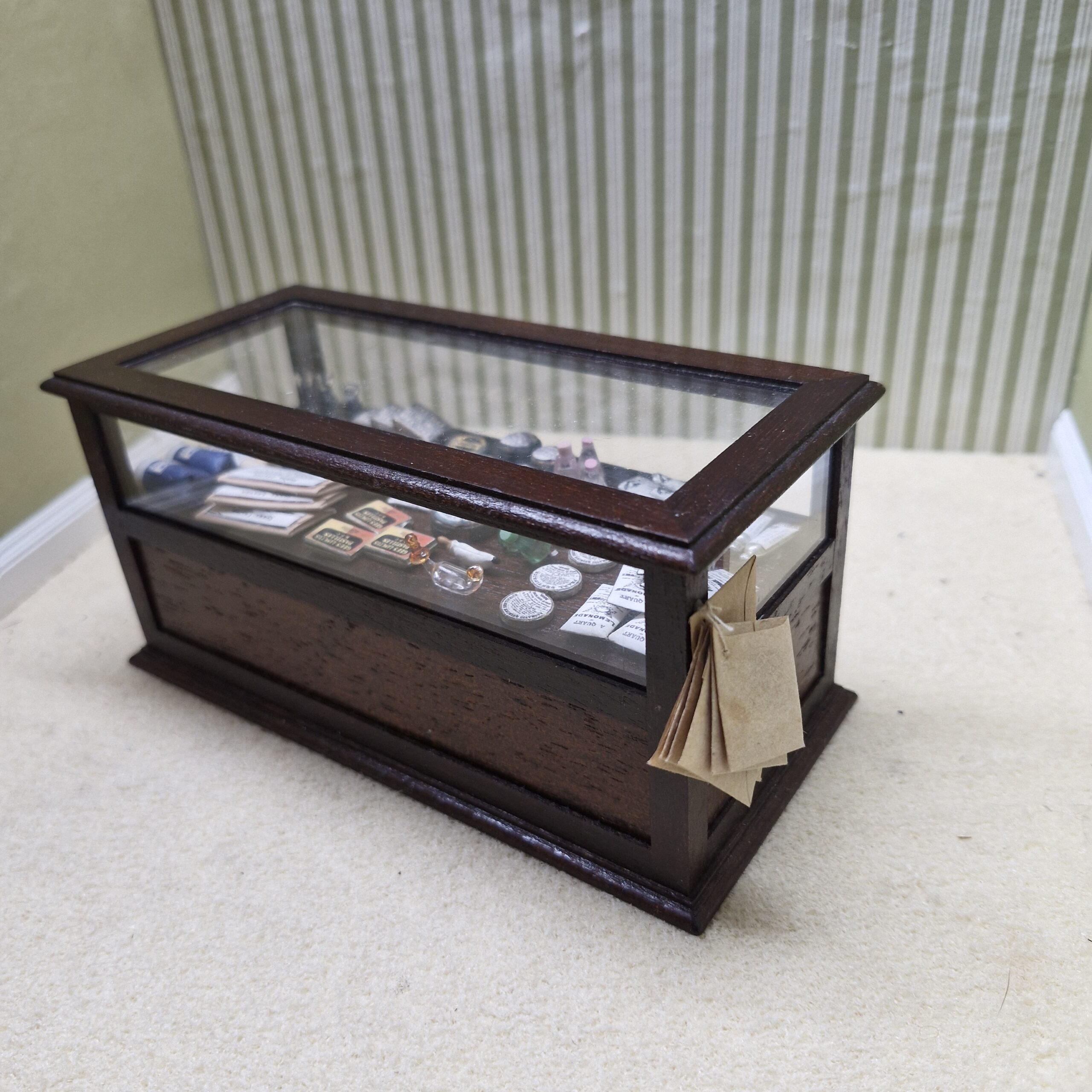 1/12th scale Mahogany Shop Display Counter Quality CHE52