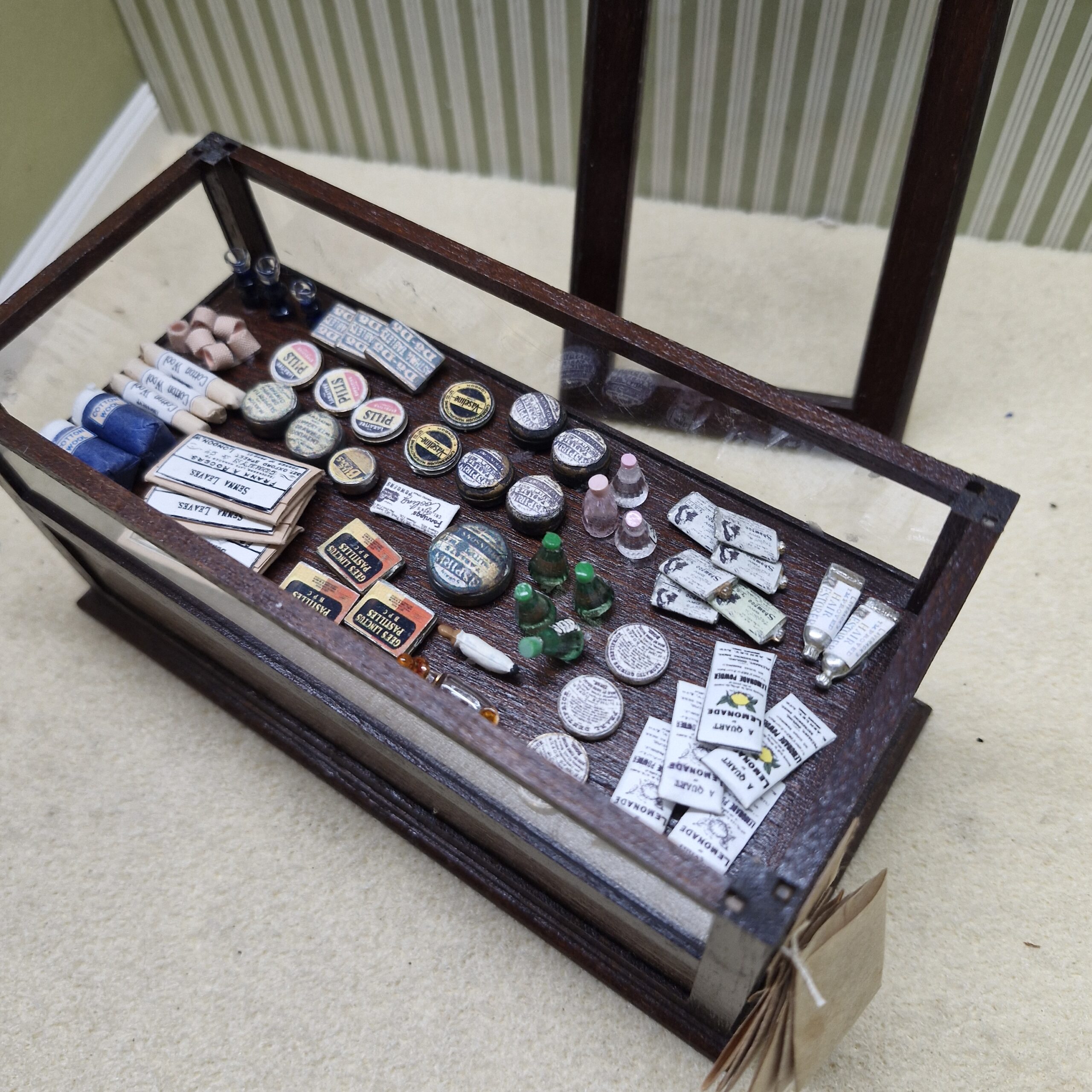 1/12th scale Mahogany Shop Display Counter Quality CHE52