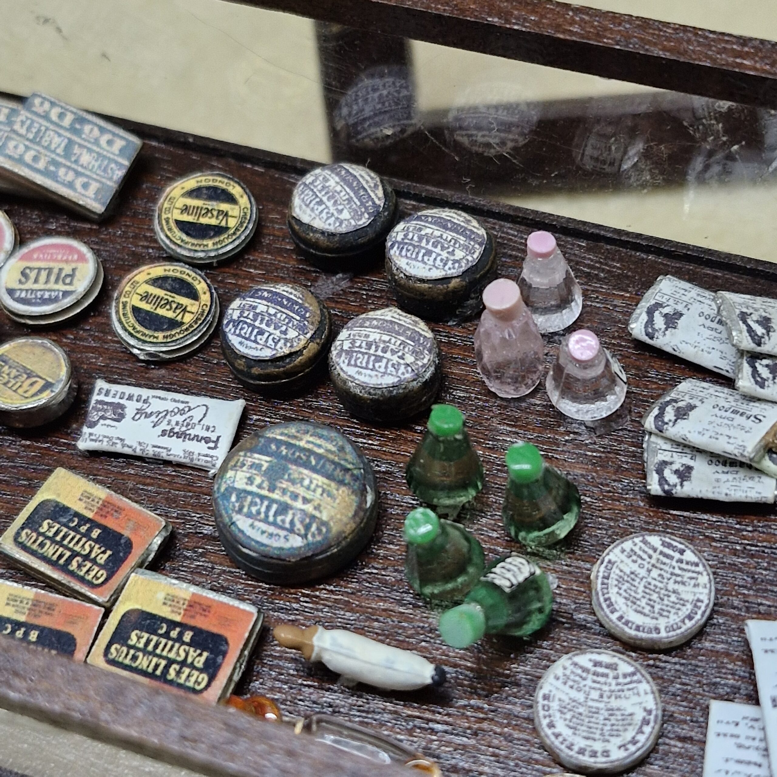 1/12th scale Mahogany Shop Display Counter Quality CHE52