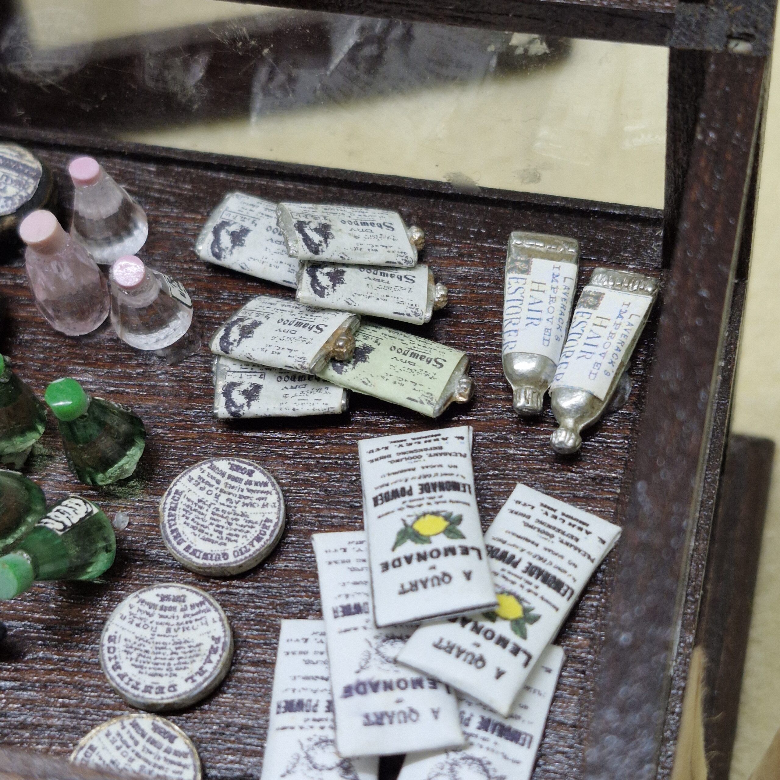 1/12th scale Mahogany Shop Display Counter Quality CHE52