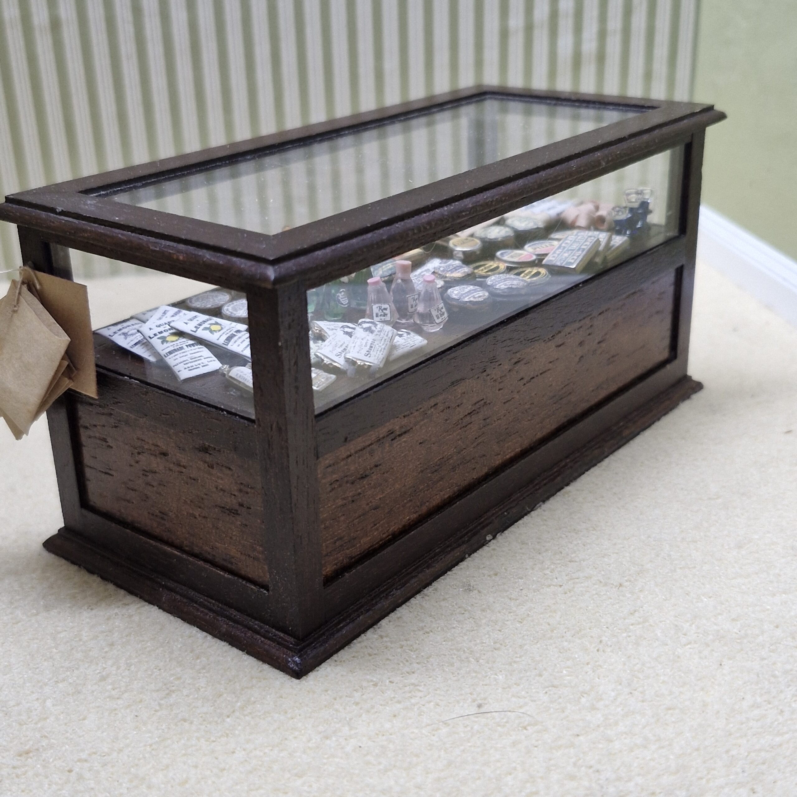 1/12th scale Mahogany Shop Display Counter Quality CHE52