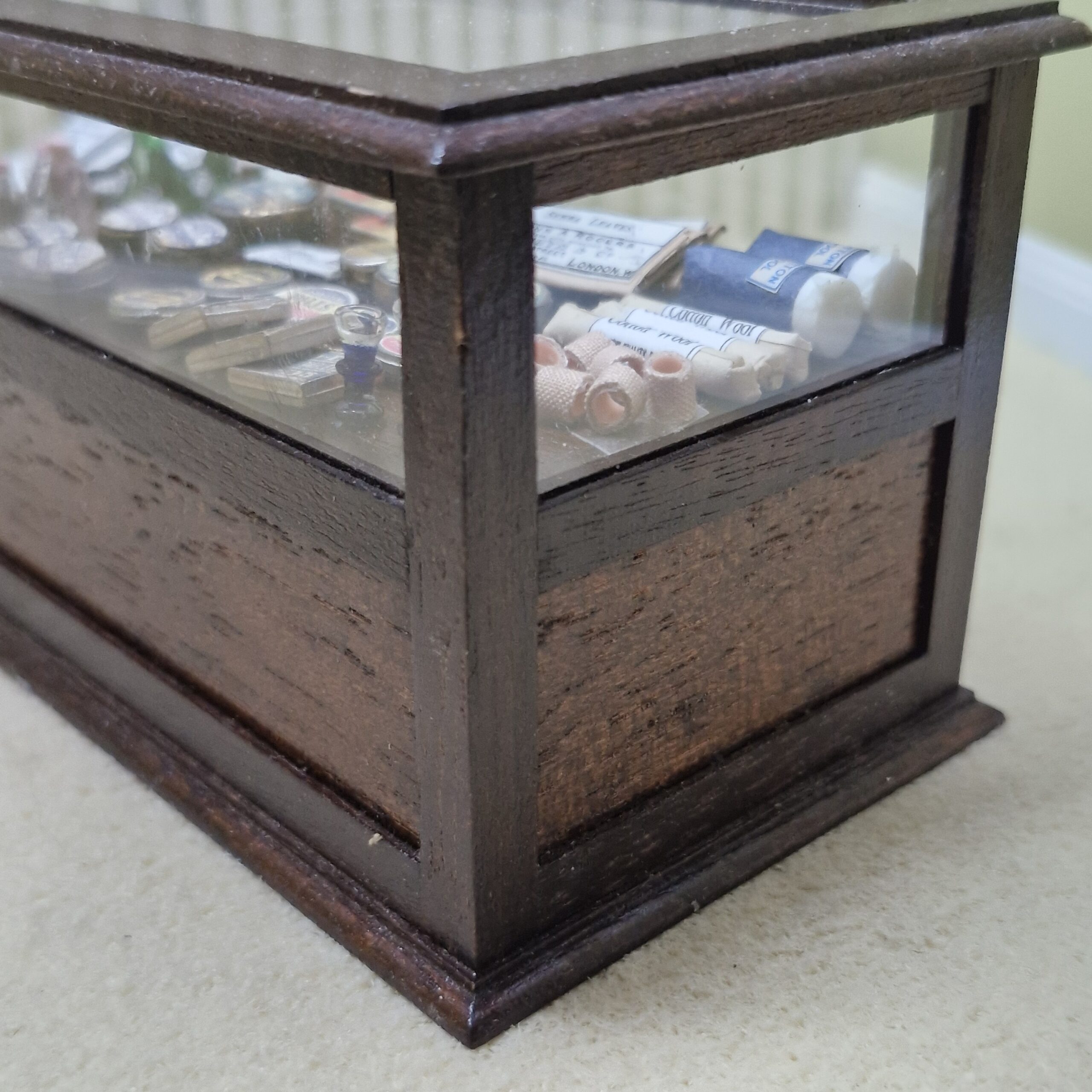 1/12th scale Mahogany Shop Display Counter Quality CHE52