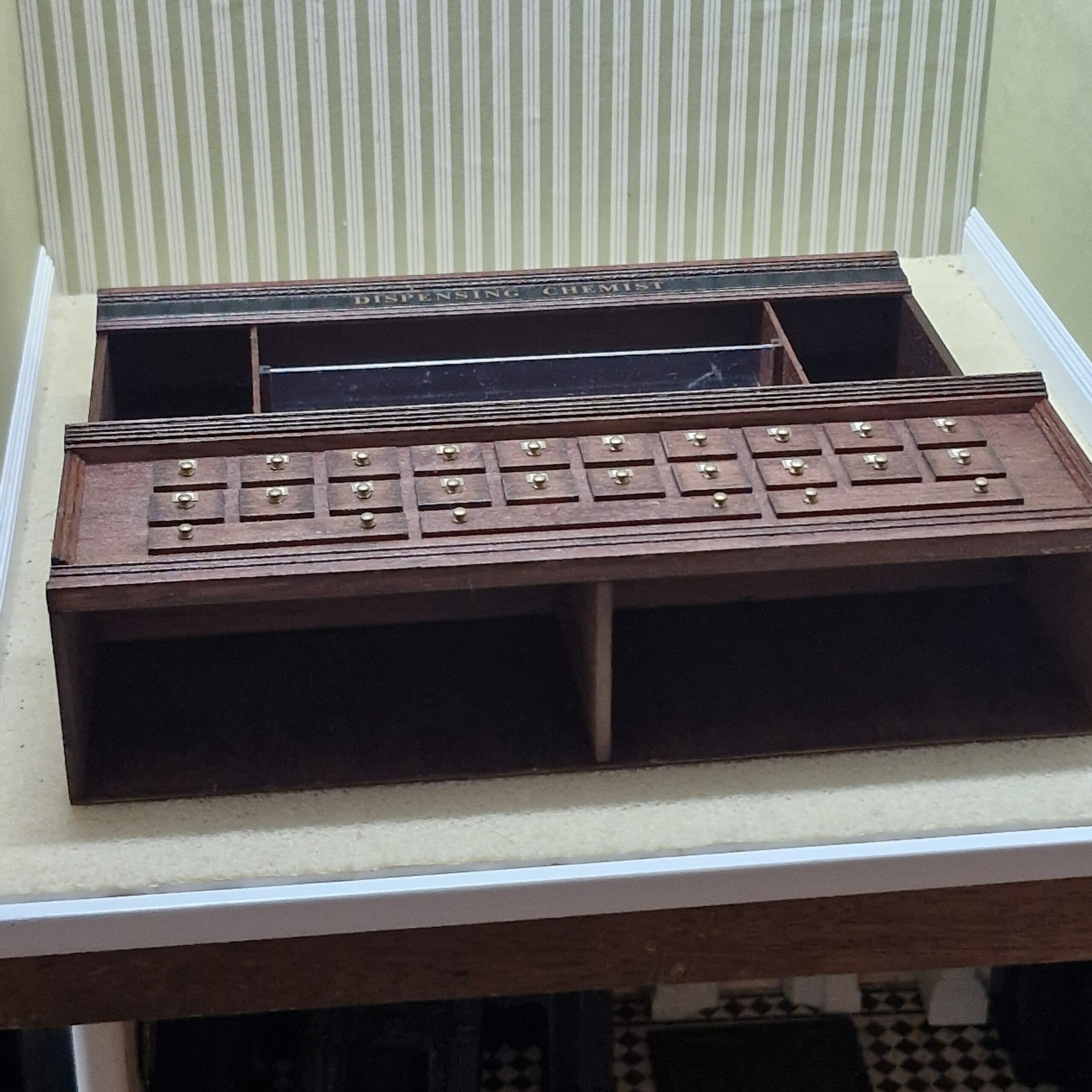 Shop Display Shelving Unit. Quality item 1995 CHE53