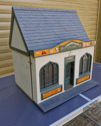 12th scale Preowned  Shop Room Box   Hinged Front and Roof   HNS02